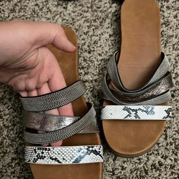 Sandals - Picture 2 of 5